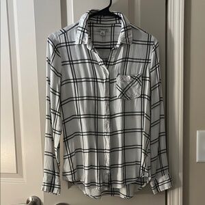 Women’s Croft & Barrow White and Black Lightweight Flannel Plaid Shirt